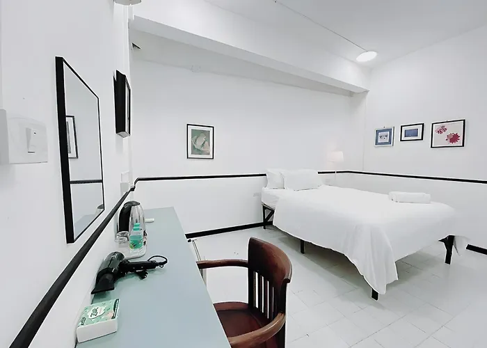 Bob House Hua Lamphong *