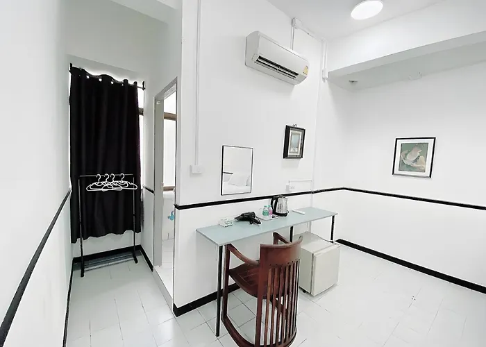 Bob House Hua Lamphong