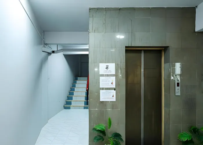 Bob House Hua Lamphong Bangkok